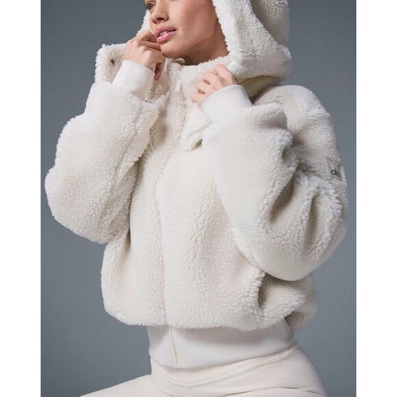 ALO Yoga Jackets & Blazers - Alo Yoga 'Faux Fur' White Foxy Jacket Size XS